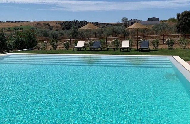 Holiday Home 'Monte Capitão' with Private Pool, Private Terrace and Wi-Fi