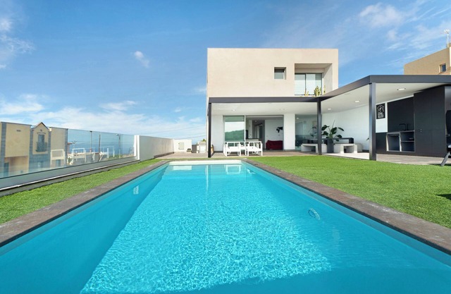 Holiday Villa 'Tulio Homme 2' with Sea Views, Private Pool and Wi-Fi