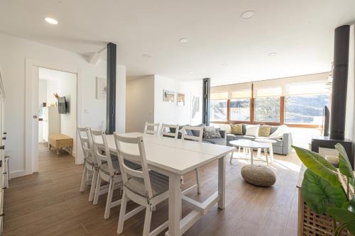 Holidays. Rosebud. 3 dormitorios & parking. 8 personas