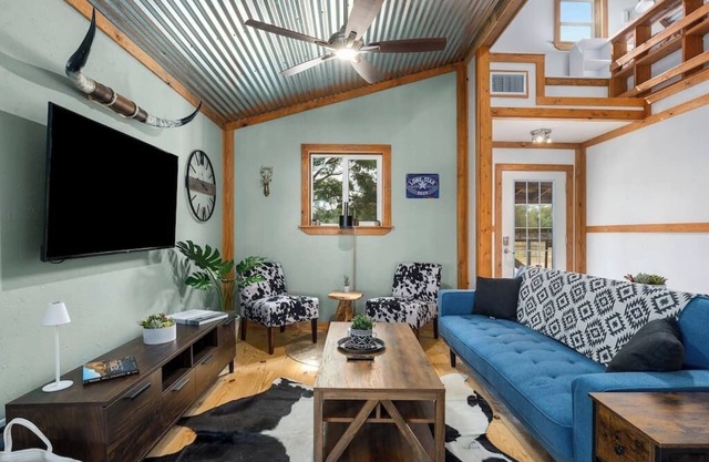 Hollmig Trio - Sleeps 18, Cowboy Pool & 3 Hot Tubs