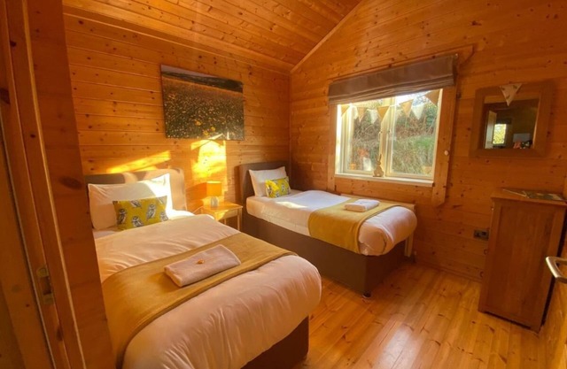 Hollybush Lodges