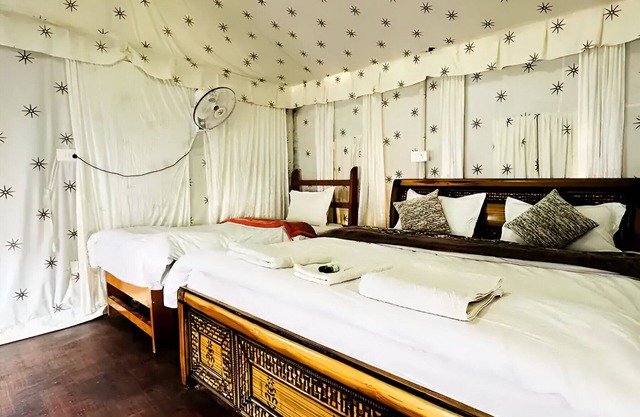 Hollywood Camps and Restaurant Bir