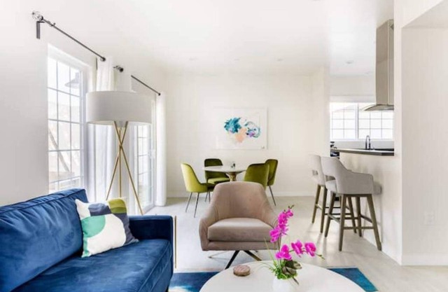 Hollywoodland Suite Built in Exquisite Contemporary Style