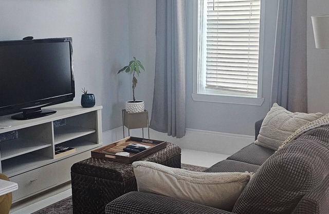 Home Away from Home – Near Trails, Restaurants, Craft Beer & Downtown!