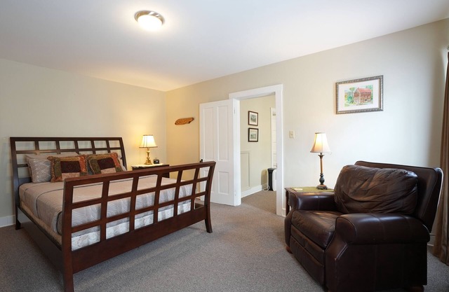 Home away from Home! - 1BR apartment in Maysville