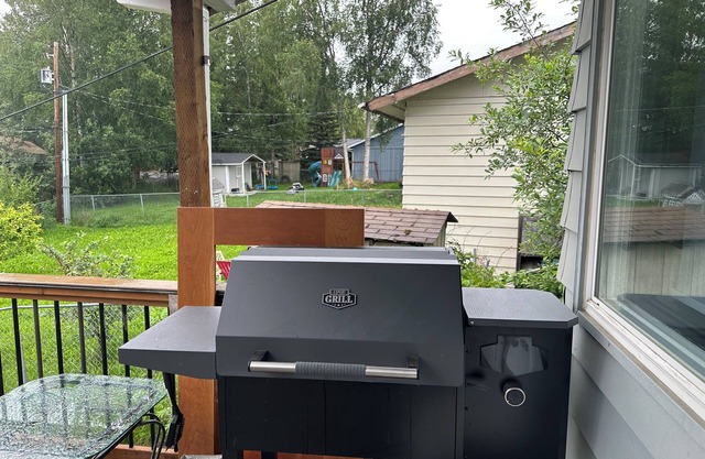 Home away from home near Airport with deck