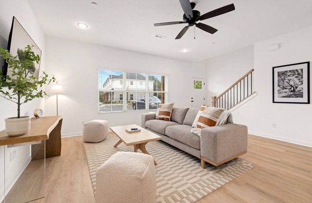 Home Base-30+ day stays only!-2mi to Downtown