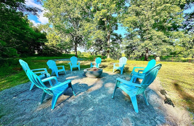 Home for 8 King Bed near BNA & Nashville SUP Speedway mins from Downtown