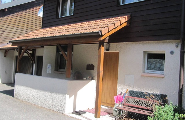 Home for Rent. Residential, 10mins from town, 2mins from lake, public transport.