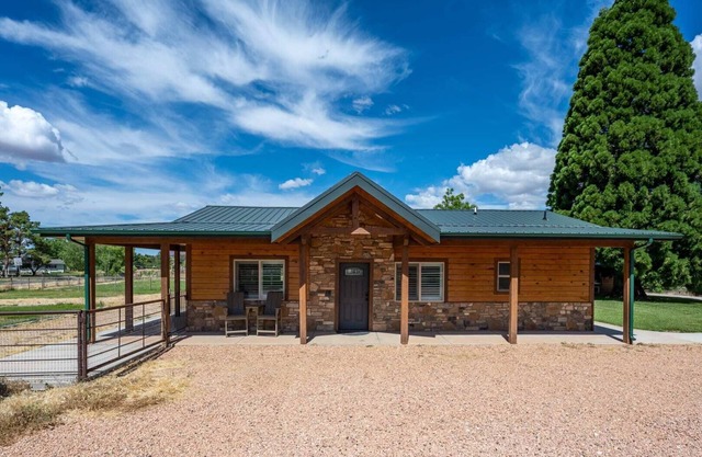 Home in Kanab with Heated Pool! Near Bryce Canyon, Zion, the Grand Canyon, and t