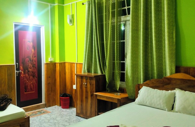 Home in Sittong! Rooms available with Mountain View. Simple and Serene Stay