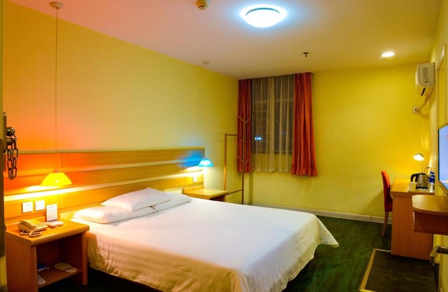 Home Inn Pingxiang Lvyin Square