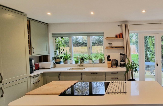 Home near the new forest with a large garden and super king beds!