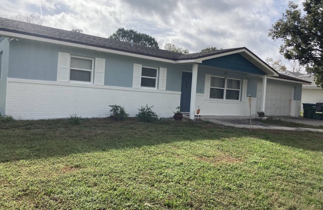 Home w/golf course access & nature trails!