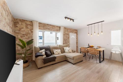 Home2Book Stylish Apt Caleta de Caballo, Terrace