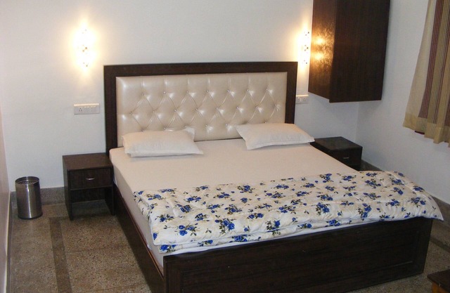 Homely comfortable Hotel Vacation for large and small groups/families