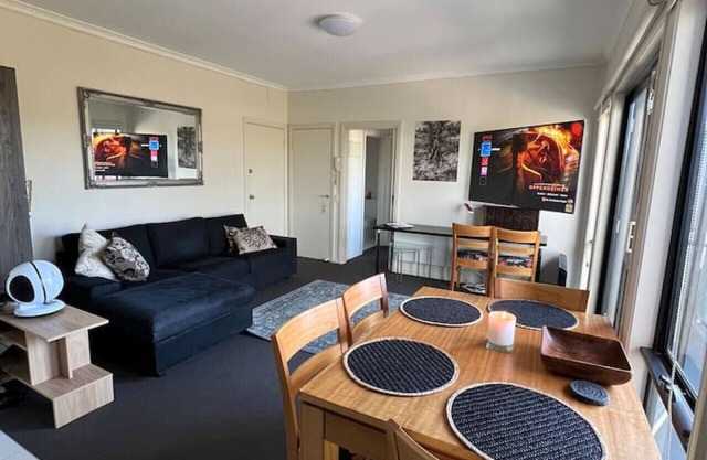 Homely Flat - St Kilda East | Underground Parking