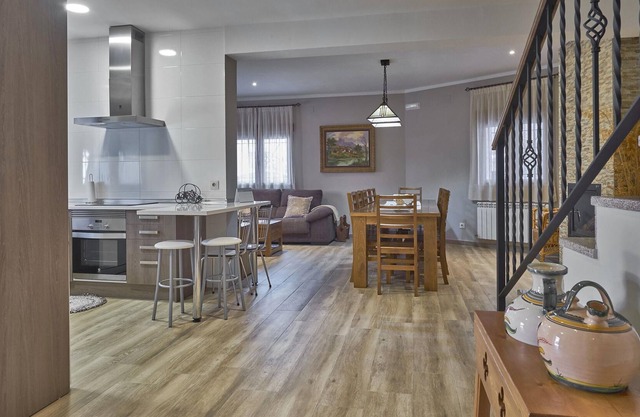 Homerez - House for 12 ppl. with garden and terrace at San Bartolomé de Pinares