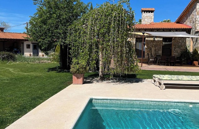 Homerez - 4-Bedroom Villa with Private Pool