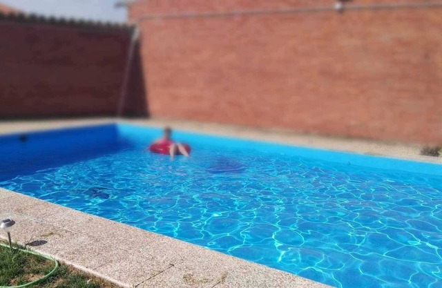 Homerez - Big house for 13 ppl. with swimming-pool and terrace at Babilafuente