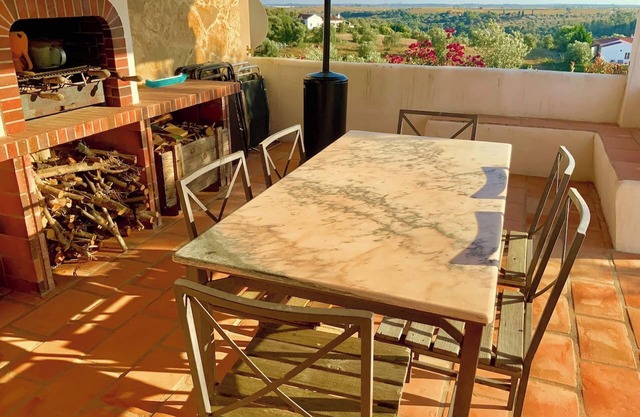 Homerez - Charming villa in Casais de São Brás, jacuzzi