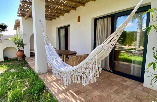 Homerez - Charming Bungalow in Tarifa with Garden