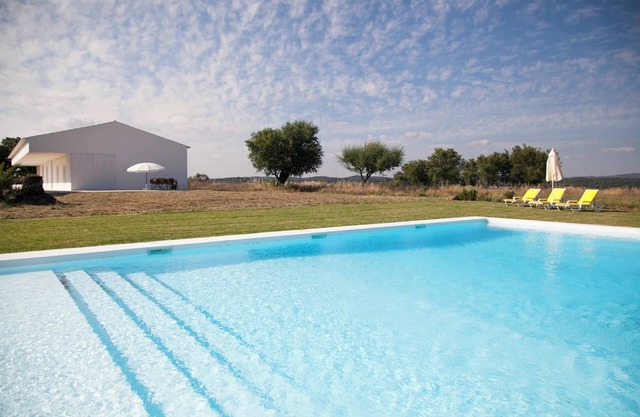 Homerez - Chic Villa with Private Pool near Évora