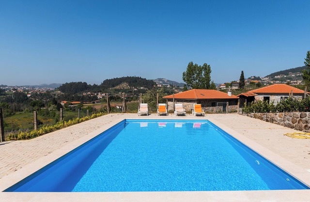 Homerez - Comfortable house in Fornos with shared pool