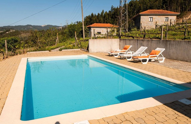 Homerez - Cosy villa in Aveiro with shared pool and views