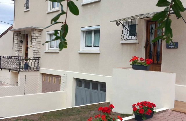 Homerez - Cozy House with Terrace in Vallenay