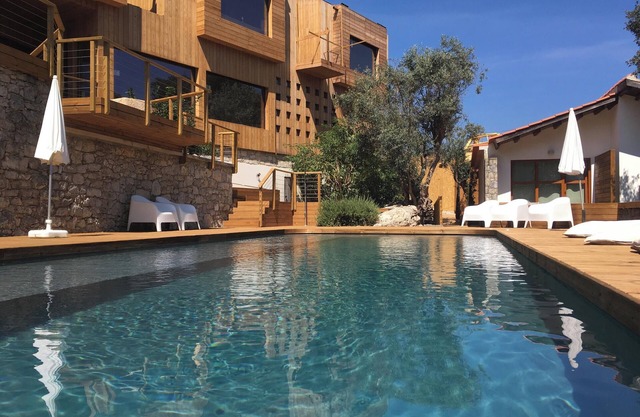 Homerez - Elegant Apartment in Alvados 50m² + Pool