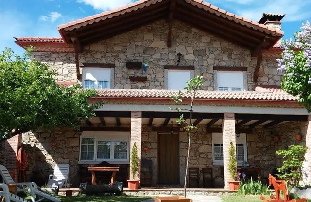 Homerez - Spacious house in Navarredonda, mountain view