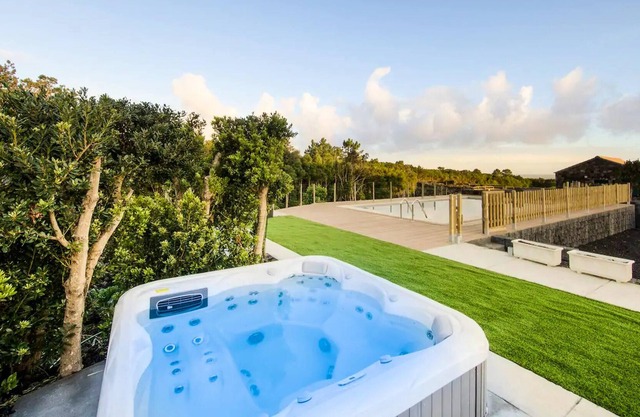 Homerez - House for 4 ppl. with shared pool, jacuzzi and sea view at Lajido