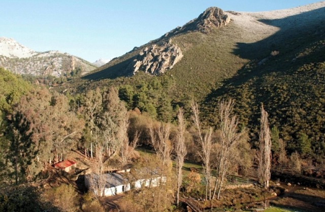 Homerez - House in Cañamero, shared pool