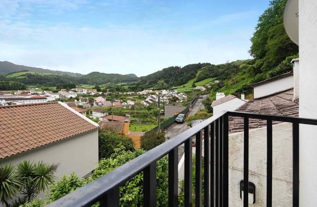 Homerez - House in Furnas with fireplace