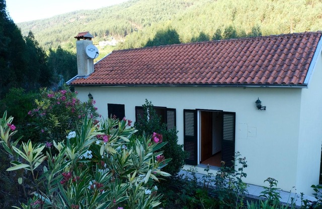 Homerez - Spacious house for 4 ppl. with terrace at Monte Moção