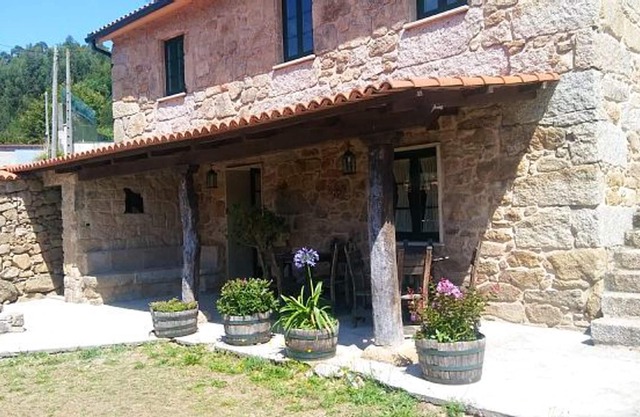 Homerez - Spacious house 14 km away from the beach for 6 ppl. at A Sobreira