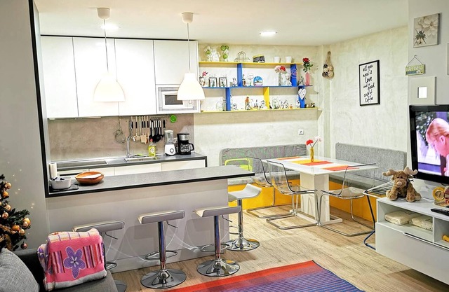 Homerez - Spacious house for 6 ppl. with terrace at Burgohondo