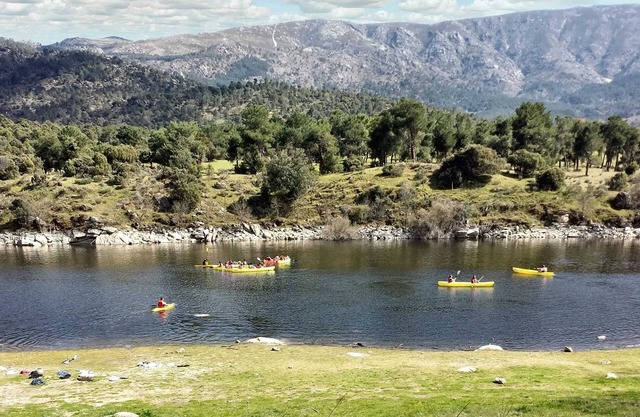 Homerez - Spacious house in Navaluenga with lake view