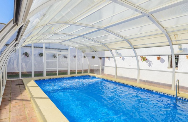 Homerez - Villa for 20 ppl. with swimming-pool and terrace at Rivero de Posadas