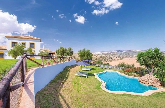 Homerez - Villa in Puerto Serrano