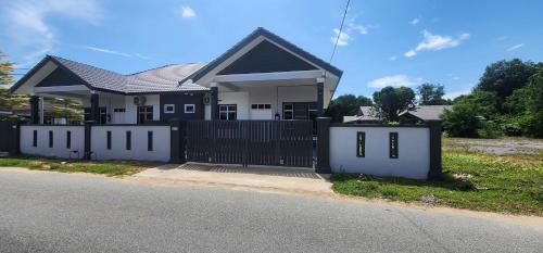 Homestay Irdina Adryana Free Wifi