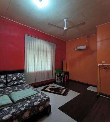 Homestay semi D 4 bilik queen