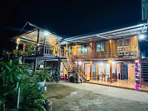 Homestay Quyền Đen