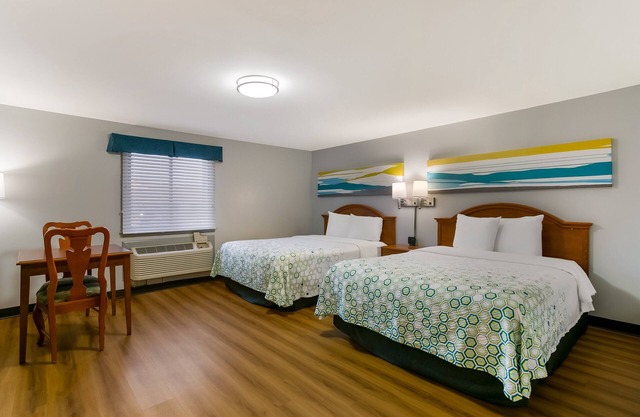 HomeTowne Studios by Red Roof Denver, PA