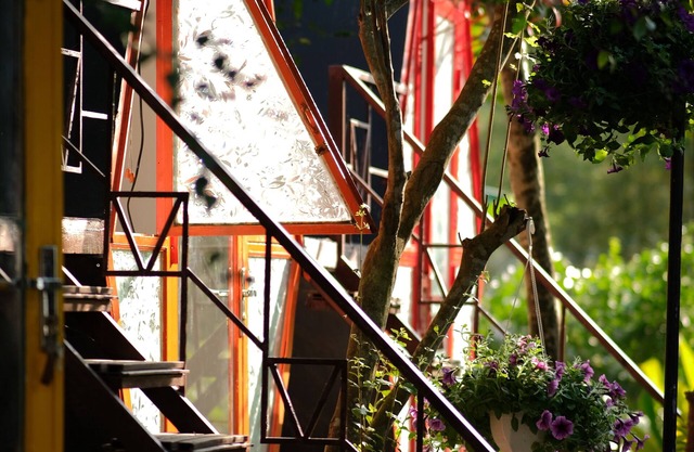 Honeycomb Bungalow: Secluded Garden Retreat at an Authentic Village Homestay