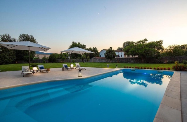 Honeymoon Leonor Villa