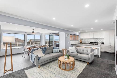 Hood Road Beach House- Hamptons inspired sleeps 9