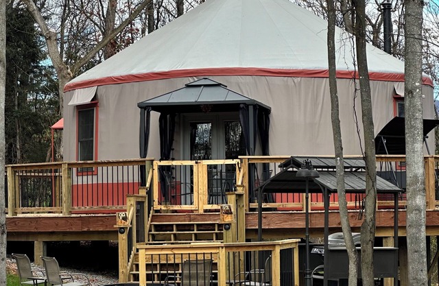 Hootie Owl Yurt - Shenandoah VA - Hot tub, Firepit, Wood buning stove, wifi