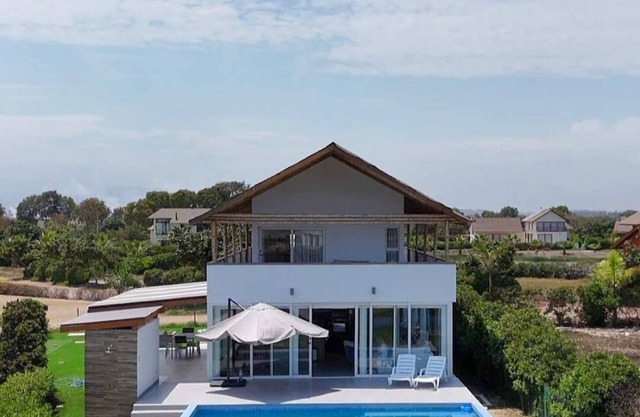 HOP Honolulu: space & style by the beach